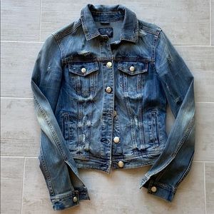 AE distressed super stretch medium  jean jacket